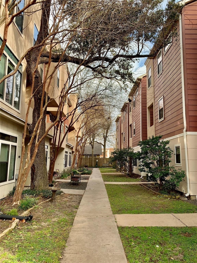 119 W 10th Street - Photo 14