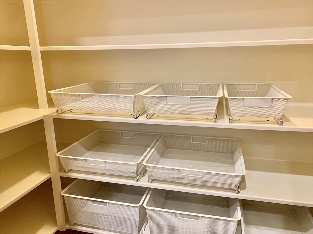 119 W 10th Street - Photo 4