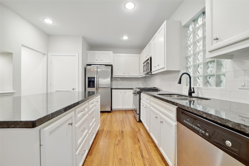 650 Westcross Street - Photo 18