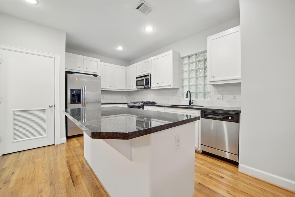 650 Westcross Street - Photo 17