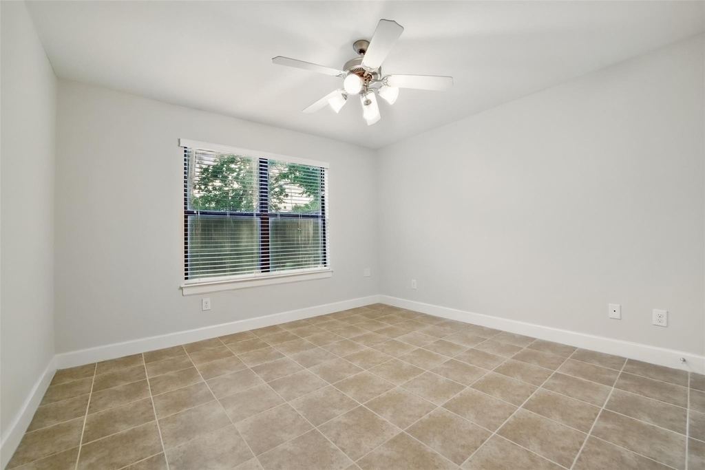 650 Westcross Street - Photo 7