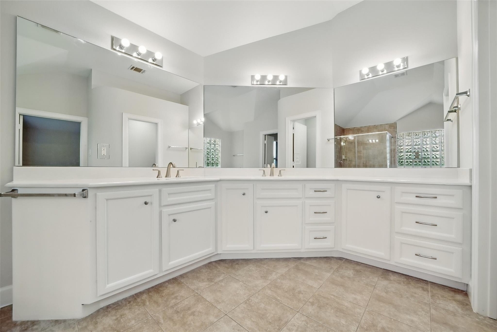 650 Westcross Street - Photo 33
