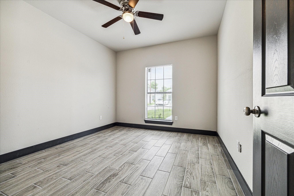 7912 Bowen Street - Photo 5