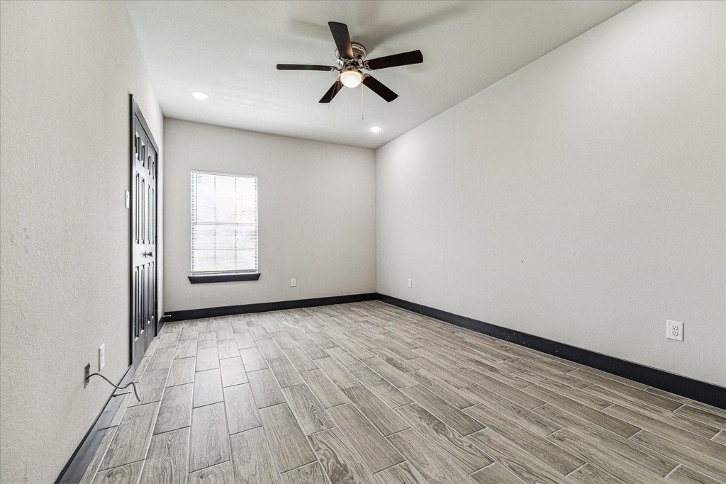 7912 Bowen Street - Photo 3