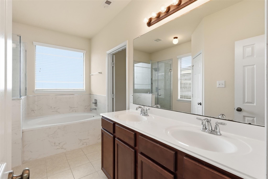 1911 Vale Brook Drive - Photo 16