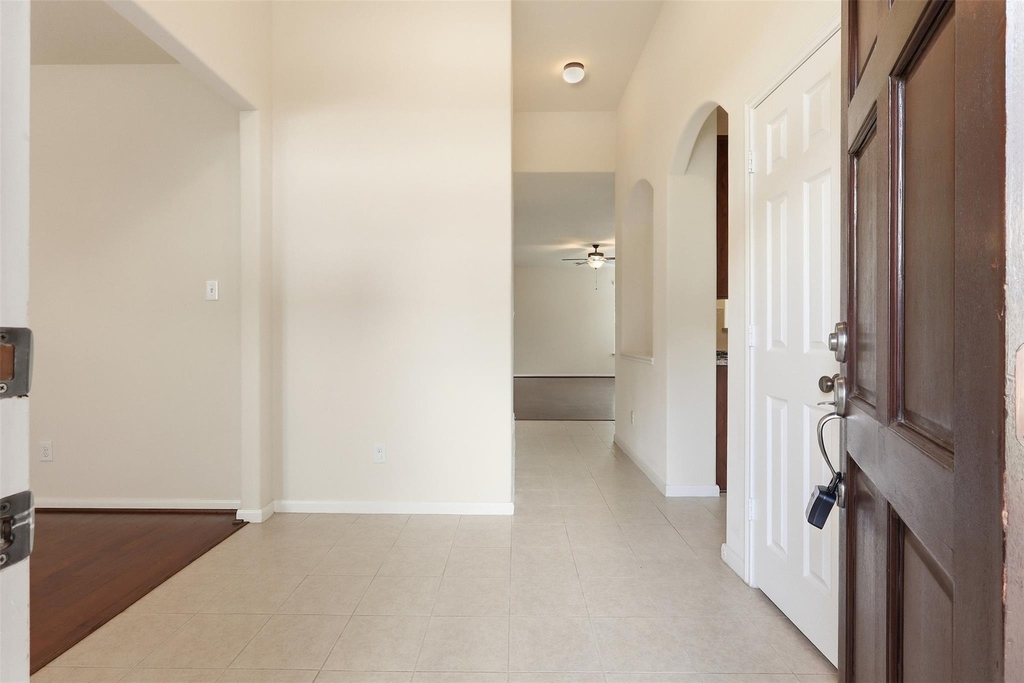 1911 Vale Brook Drive - Photo 2