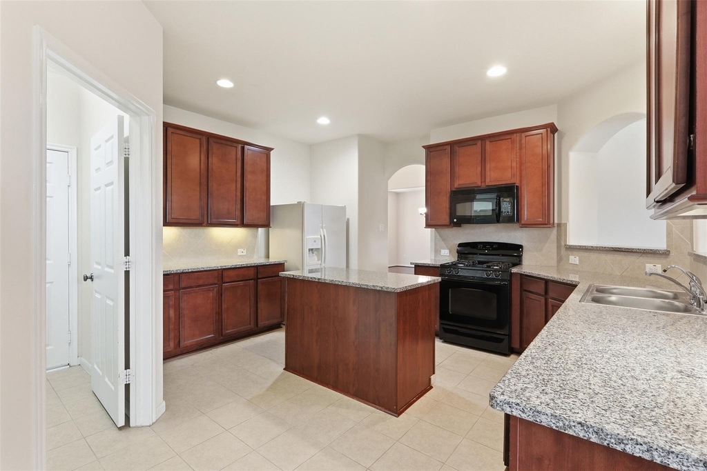 1911 Vale Brook Drive - Photo 5