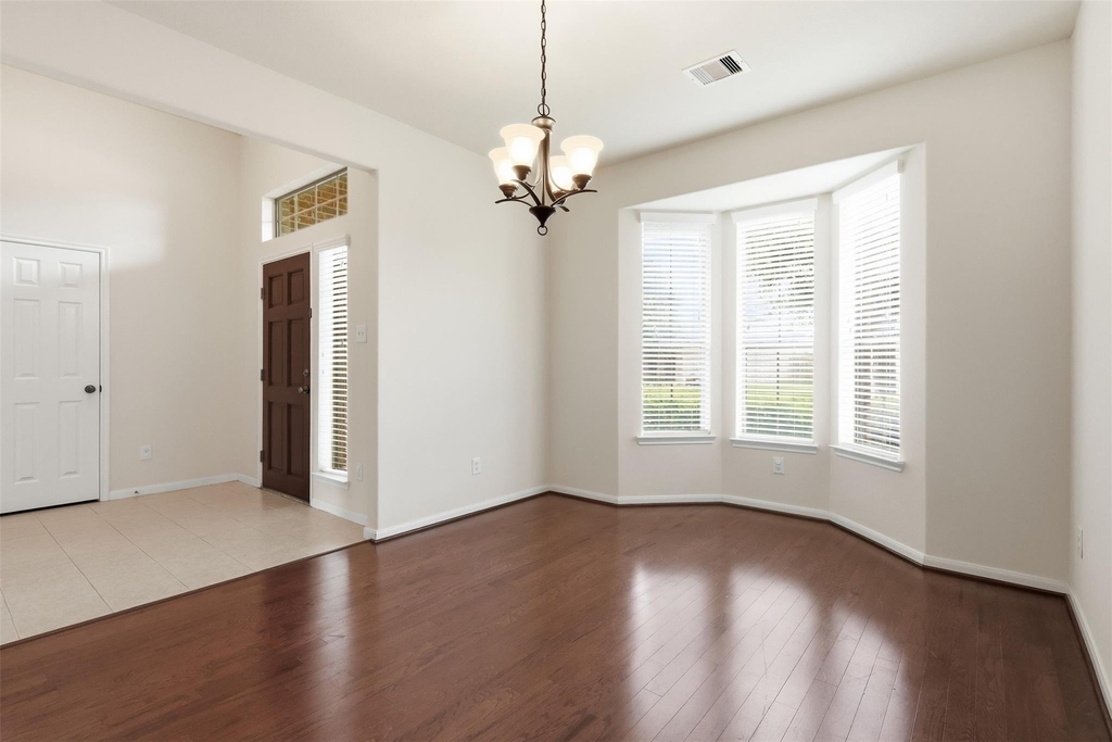 1911 Vale Brook Drive - Photo 3