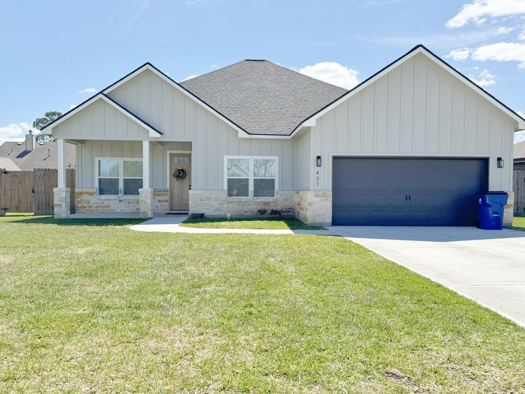 431 Wellshire Drive - Photo 0