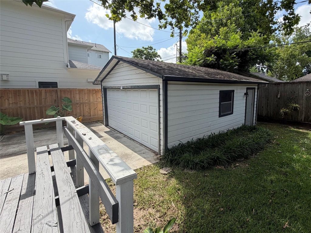 205 E 24th Street - Photo 12