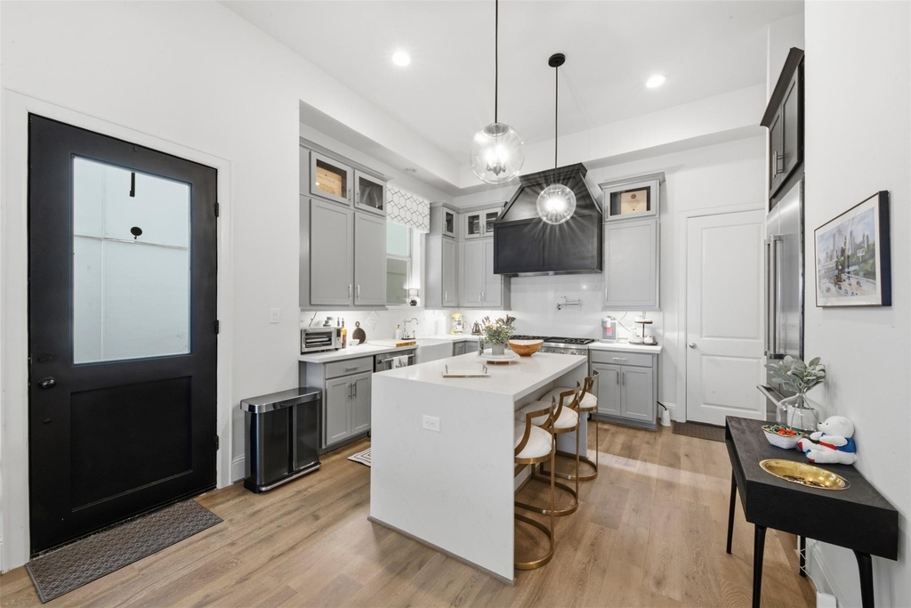 1908 W 25th Street - Photo 2