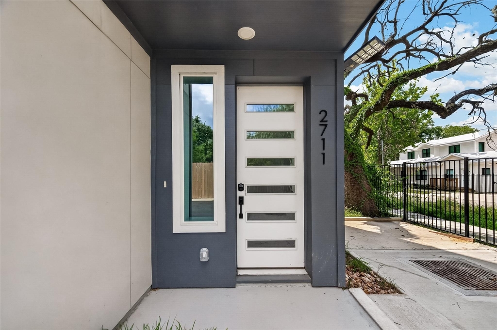 2711 Dennis Street - Photo 3