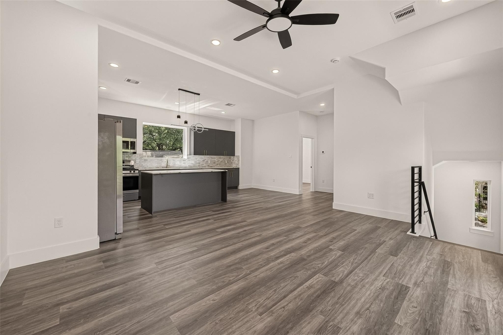 2711 Dennis Street - Photo 4