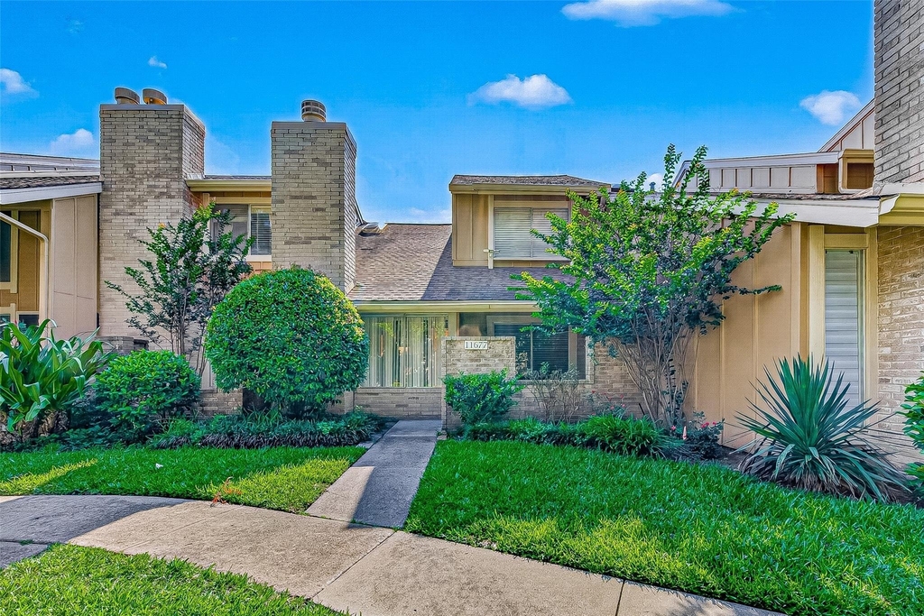 11677 Village Place Dr - Photo 0