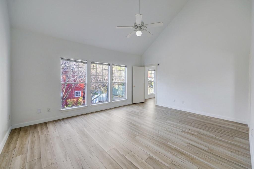 1401 Castle Court - Photo 4