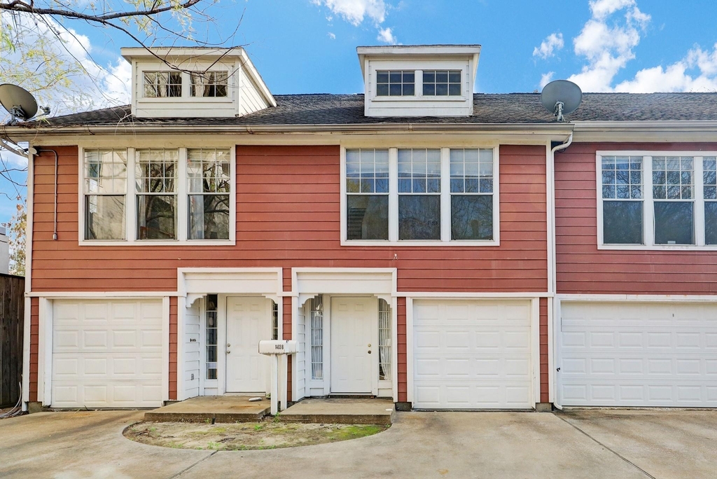 1401 Castle Court - Photo 0