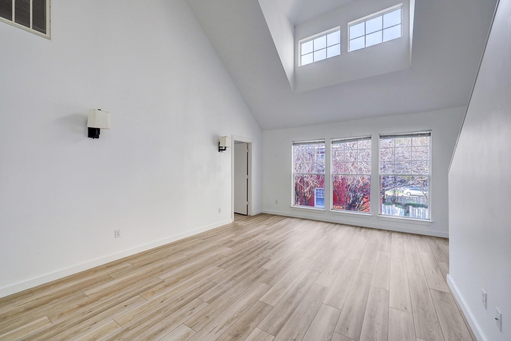 1401 Castle Court - Photo 6