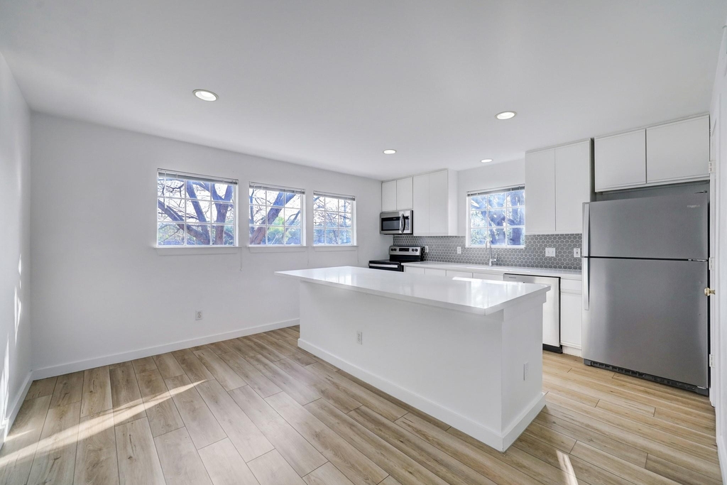 1401 Castle Court - Photo 8