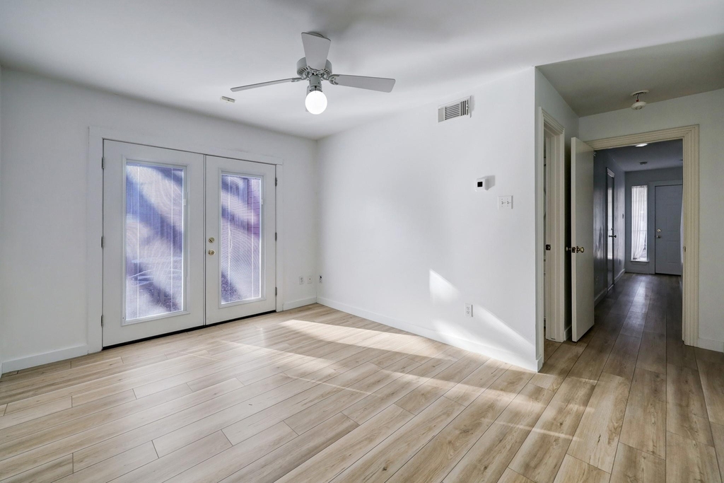1401 Castle Court - Photo 3