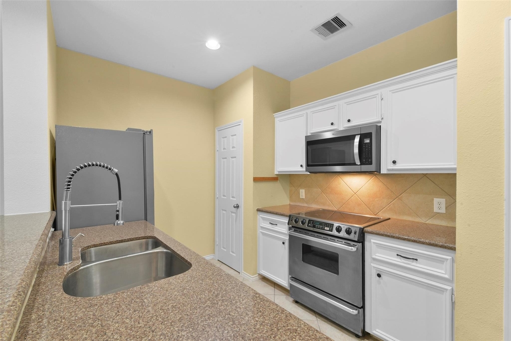 2711 Polk Street - Photo 16