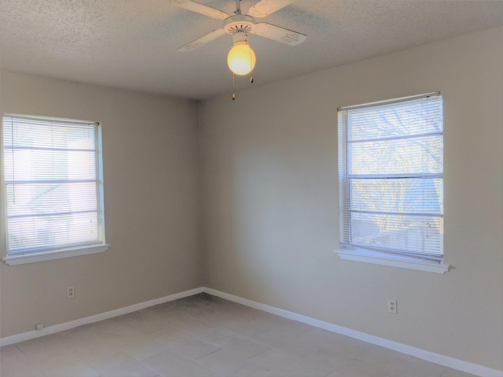 915 Alexander Street - Photo 8