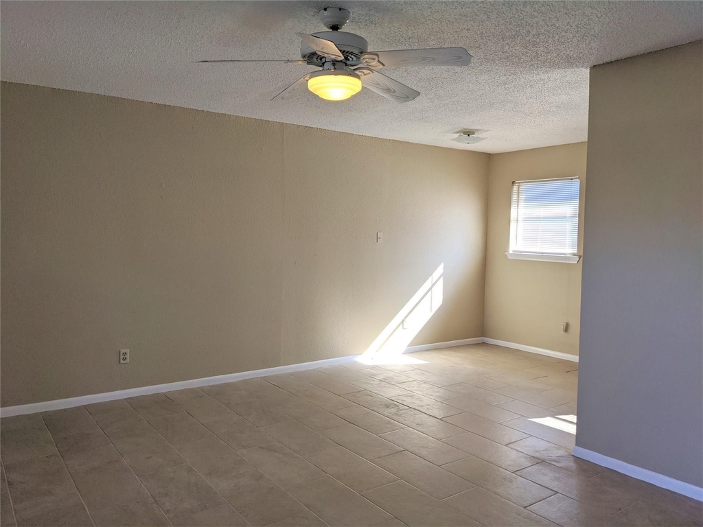 915 Alexander Street - Photo 4