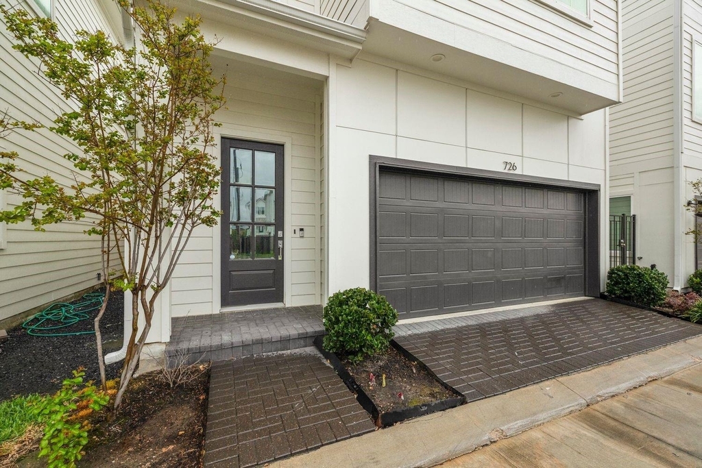 726 Carriage Knolls Drive - Photo 1
