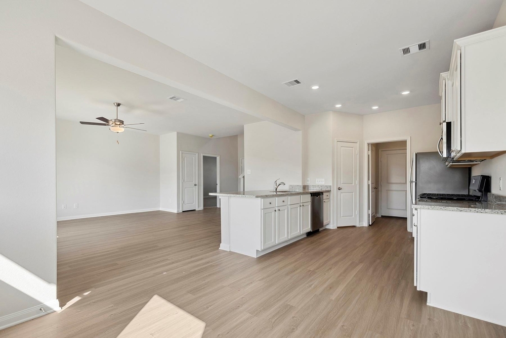 324 Fastboy Lane - Photo 5