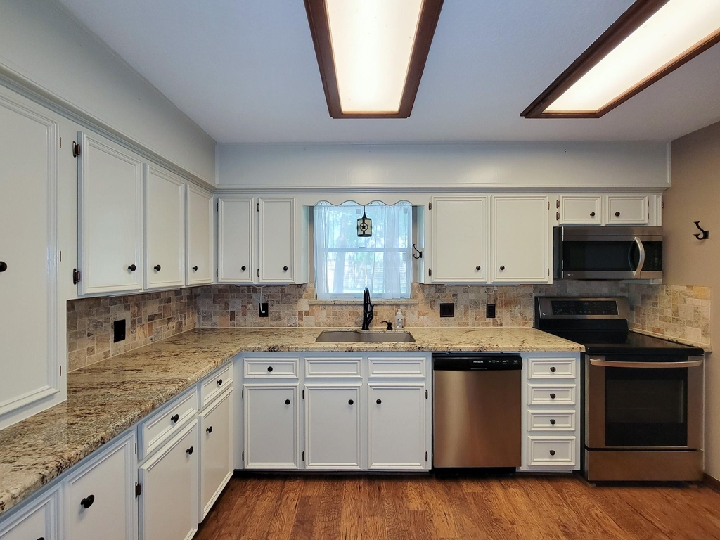 10282 Valley Drive S - Photo 16