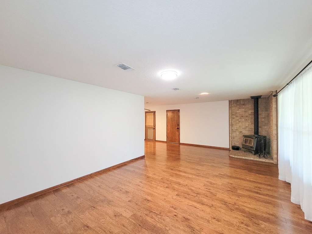 10282 Valley Drive S - Photo 5