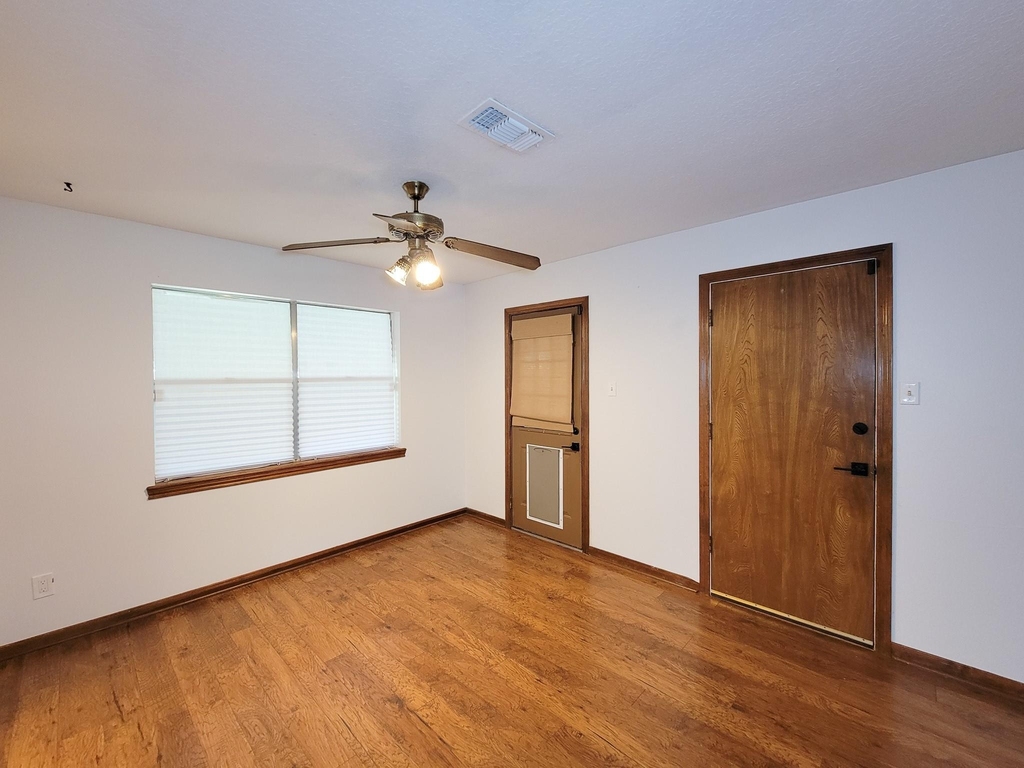 10282 Valley Drive S - Photo 11
