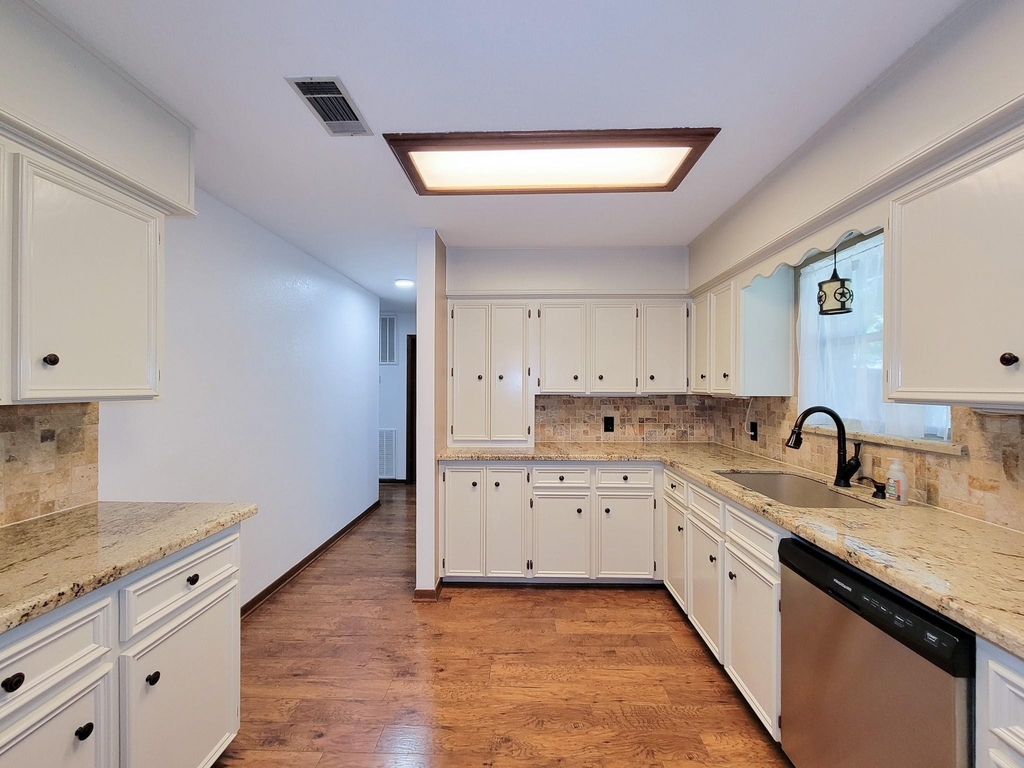 10282 Valley Drive S - Photo 14