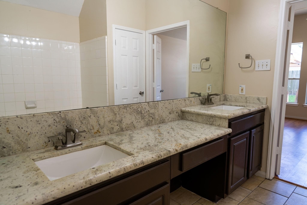 15627 Rosewood Hill Court - Photo 7