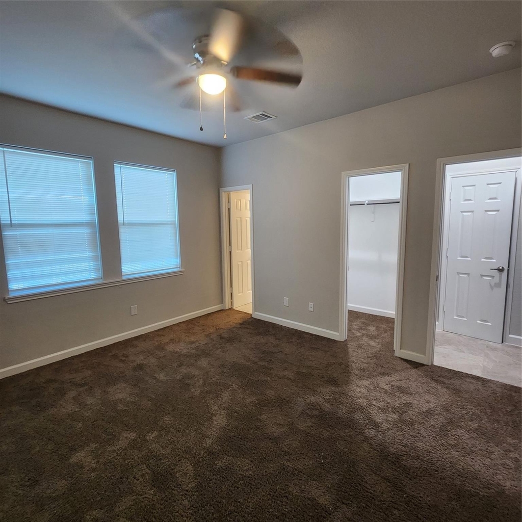 617 E 39th Street - Photo 6