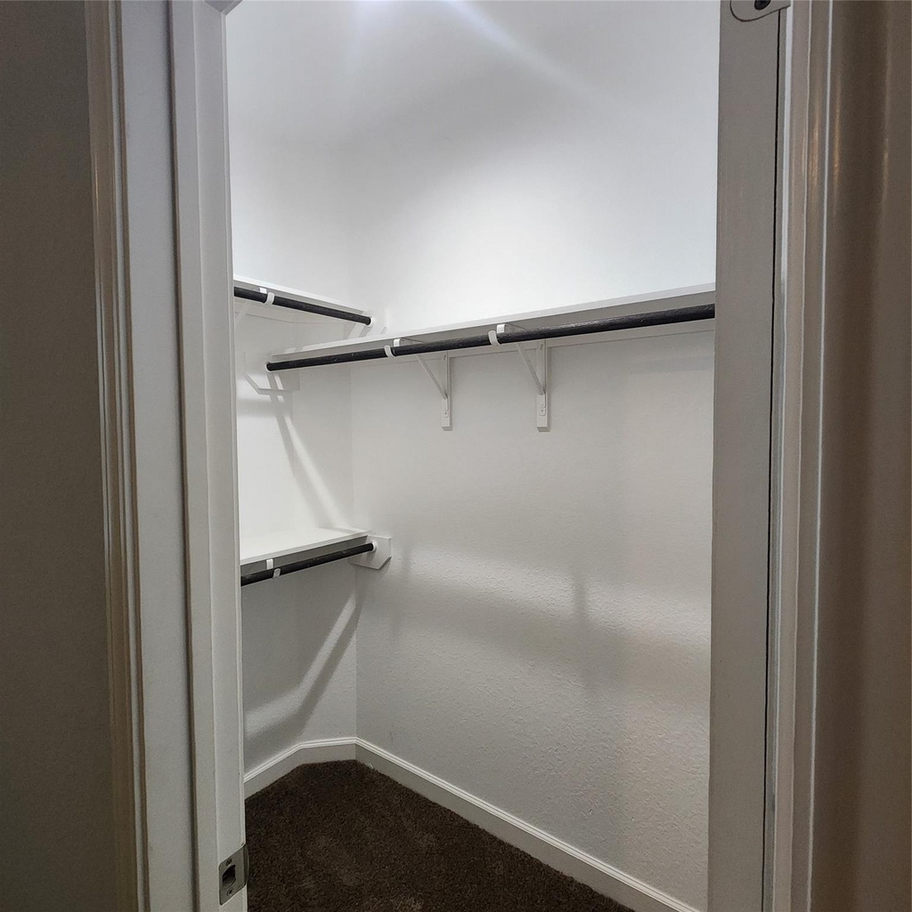 617 E 39th Street - Photo 7