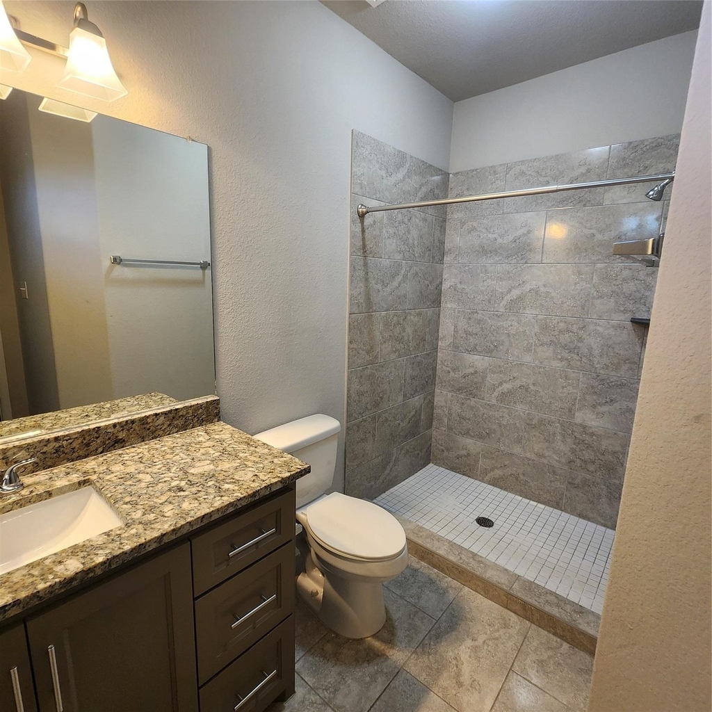 617 E 39th Street - Photo 8