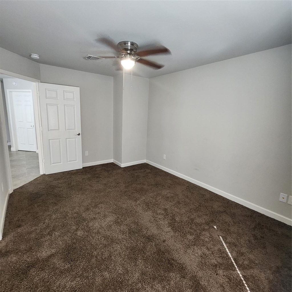 617 E 39th Street - Photo 15