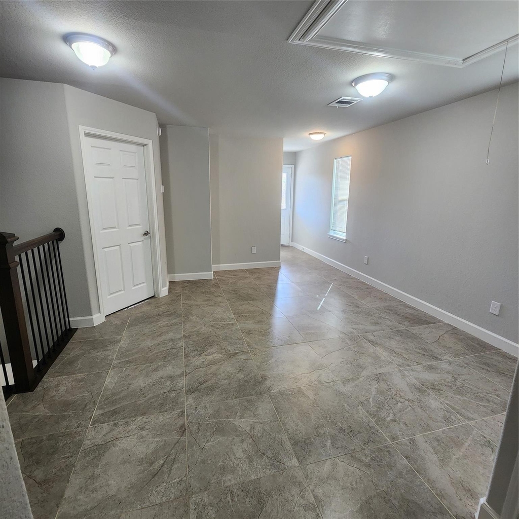 617 E 39th Street - Photo 11