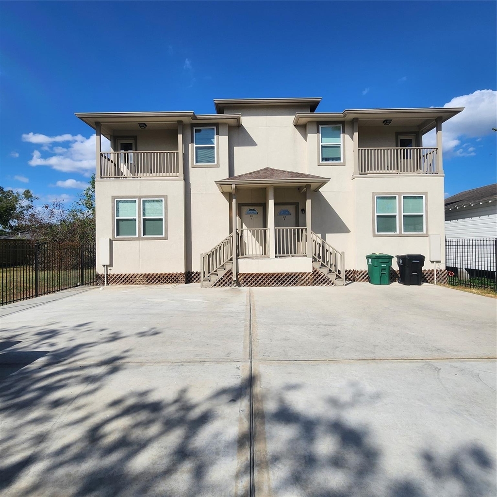 617 E 39th Street - Photo 0