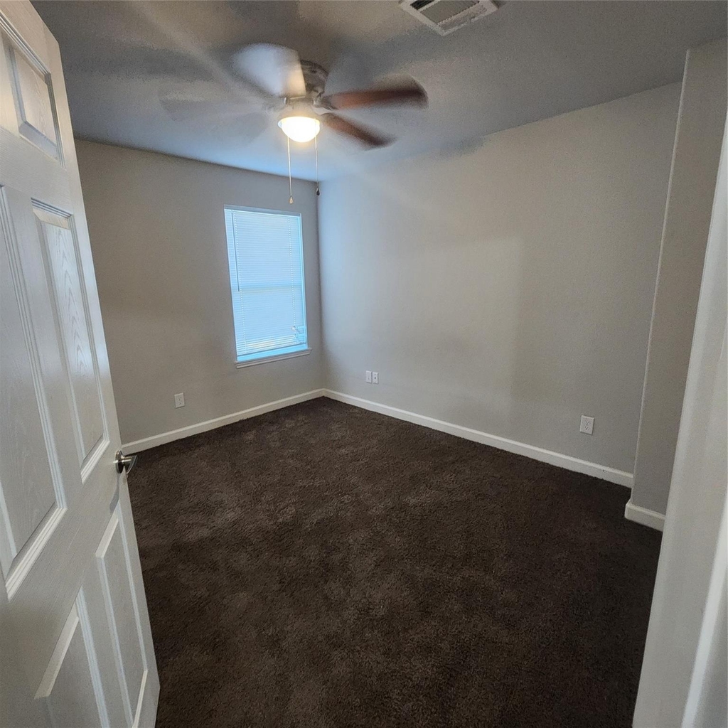 617 E 39th Street - Photo 13