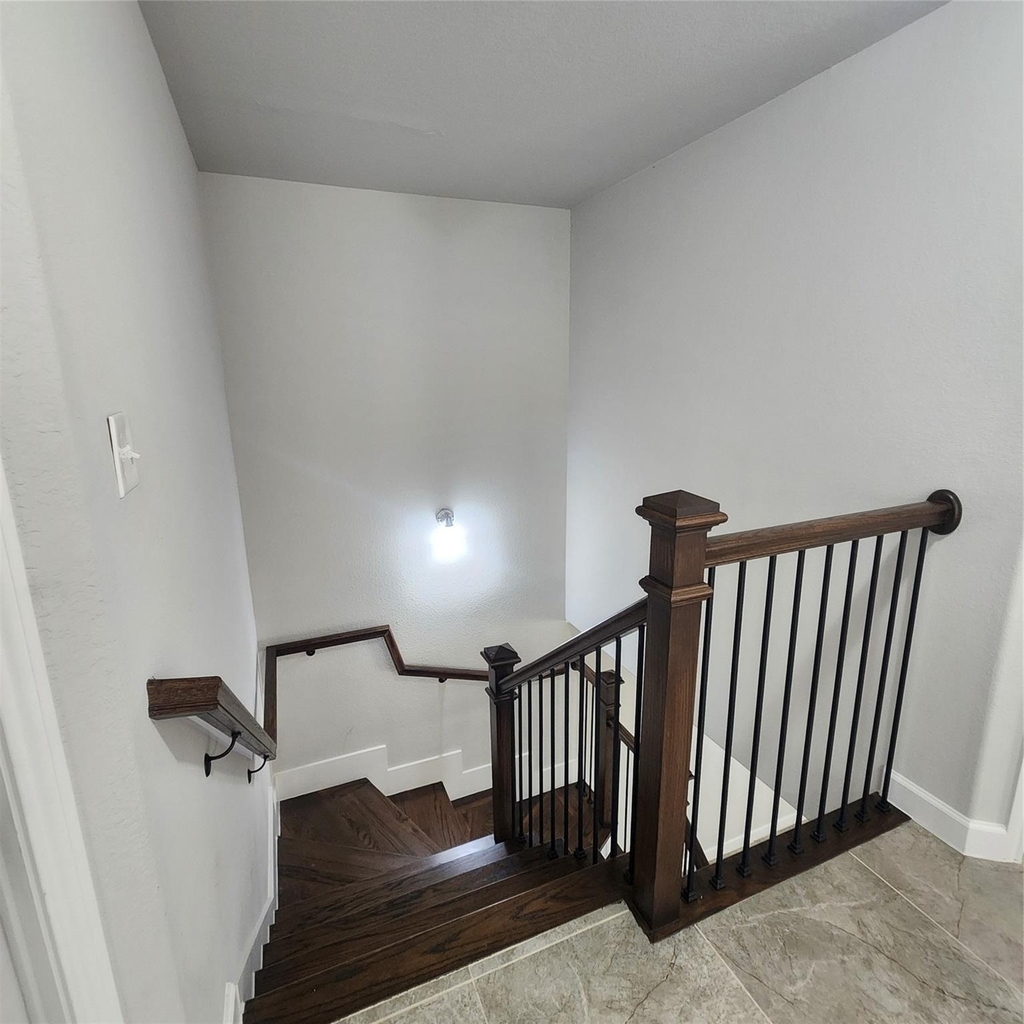 617 E 39th Street - Photo 9