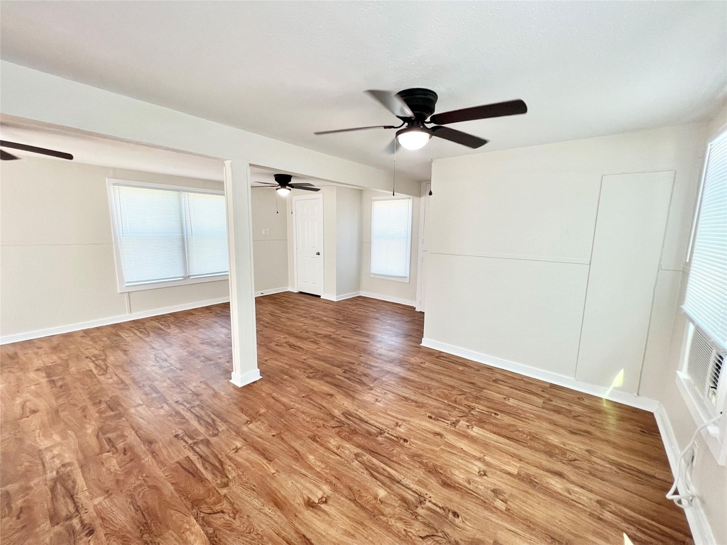 1106 Gulfview Lane - Photo 2