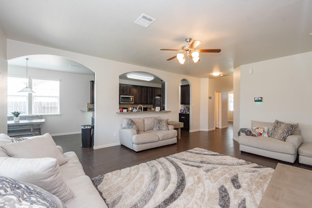 8311 Bay Oaks Drive - Photo 4