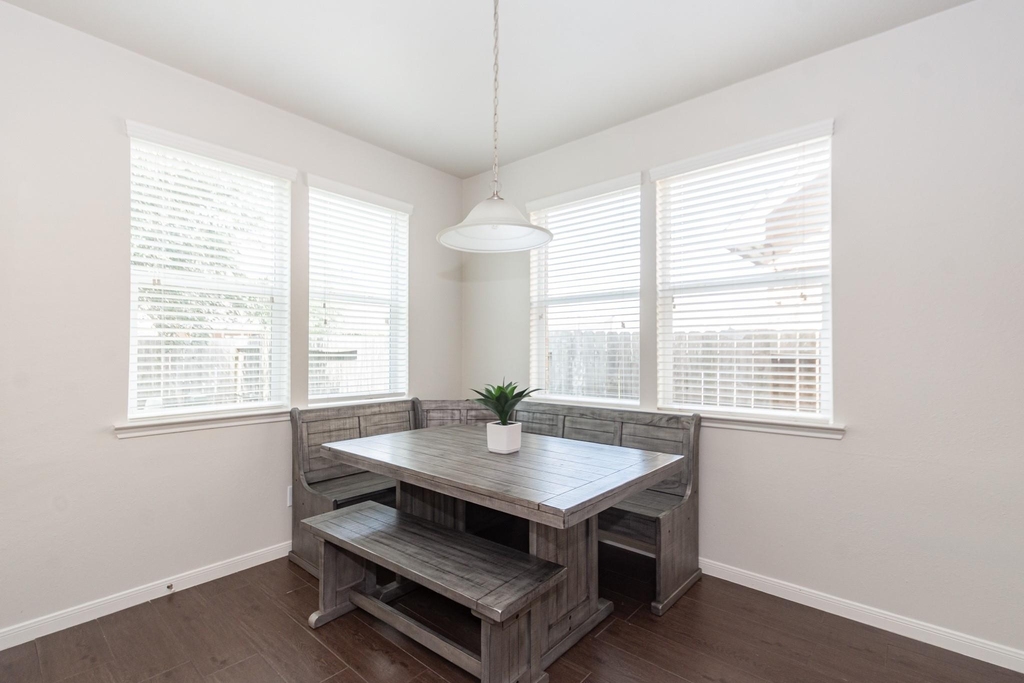8311 Bay Oaks Drive - Photo 5