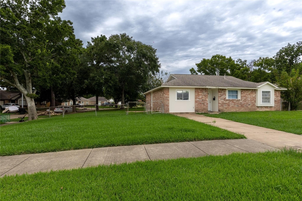 12314 Flushing Meadows Drive - Photo 2