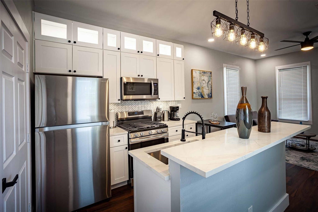 1613 Hickory Street - Photo 0
