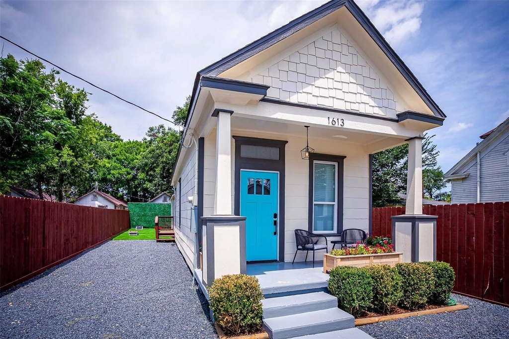 1613 Hickory Street - Photo 4