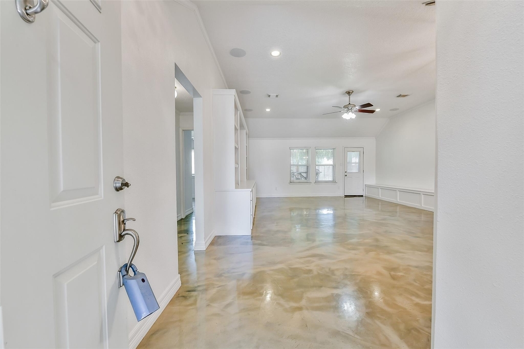 515 Valley Drive - Photo 2
