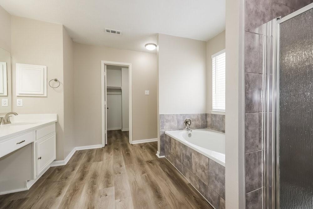 18450 Hollow Oaks Circle - Photo 8
