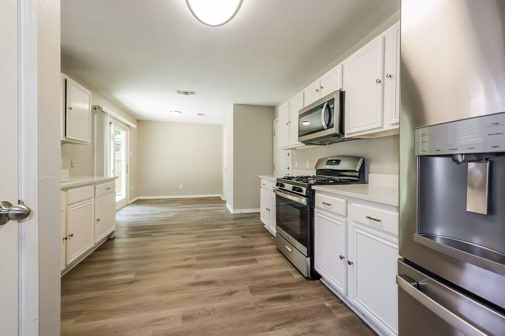 18450 Hollow Oaks Circle - Photo 4